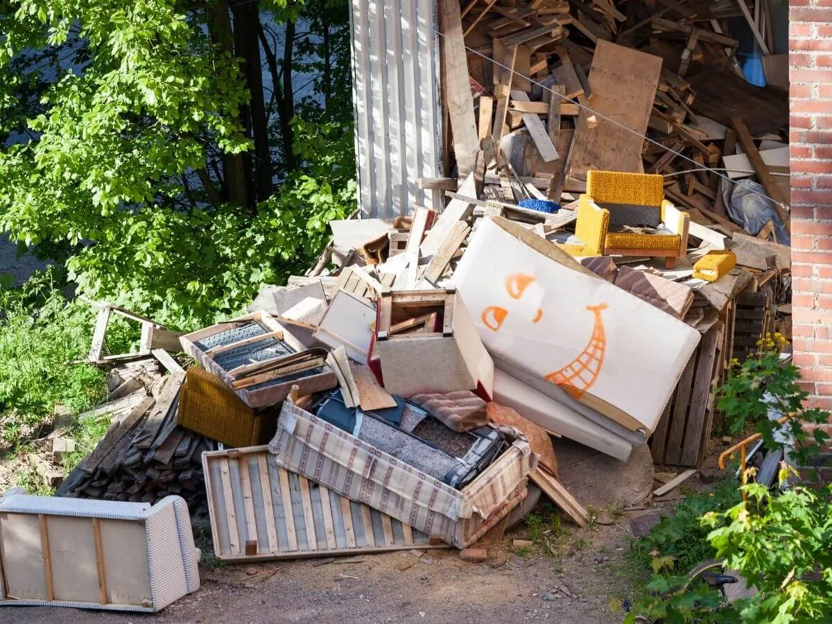 Why Rubbish Removal is a Must When Moving Out Why Rubbish Removal is a Must When Moving Out